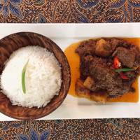 Nasi Kunyi With Mutton Rendang
